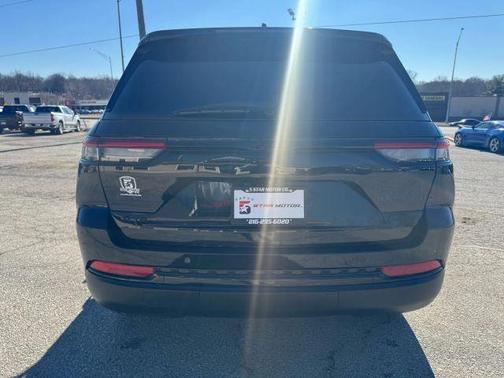 2022 Jeep Grand Cherokee Laredo