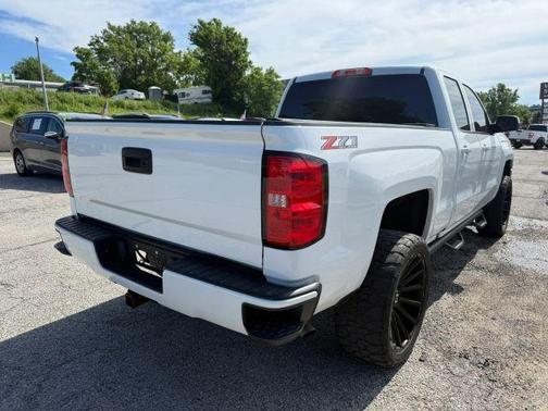 White 2018 Chevrolet Silverado 1500 LT