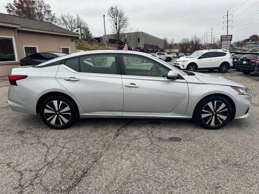 2022 Nissan Altima 2.5 SV