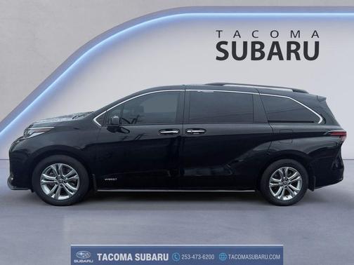 2021 Toyota Sienna XSE 7 Passenger