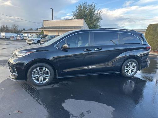 2021 Toyota Sienna XSE 7 Passenger