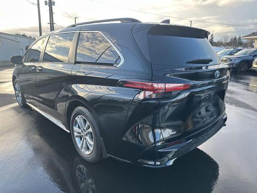 2021 Toyota Sienna XSE 7 Passenger