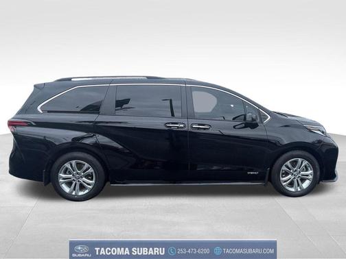 2021 Toyota Sienna XSE 7 Passenger