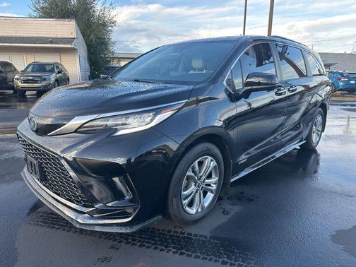 2021 Toyota Sienna XSE 7 Passenger