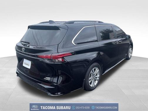 2021 Toyota Sienna XSE 7 Passenger