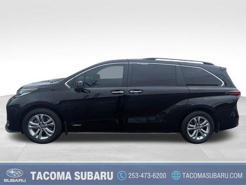 2021 Toyota Sienna XSE 7 Passenger