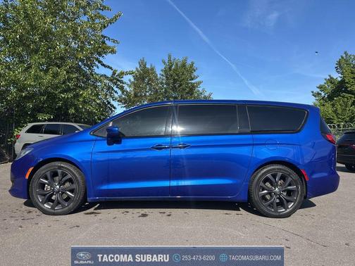 Ocean Blue Metallic 2020 Chrysler Pacifica Touring
