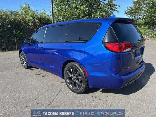 Ocean Blue Metallic 2020 Chrysler Pacifica Touring