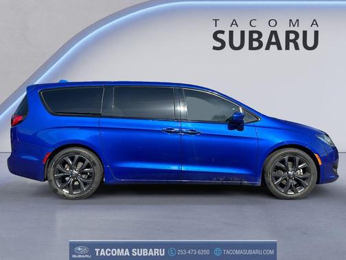 Ocean Blue Metallic 2020 Chrysler Pacifica Touring