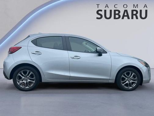 2020 Toyota Yaris Sedan LE