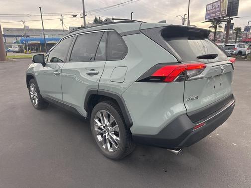 2020 Toyota RAV4 XLE Premium
