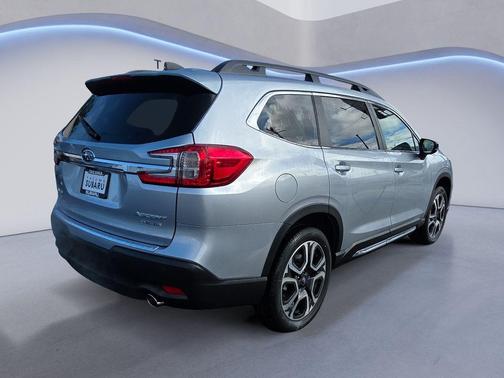Ice Silver Metallic 2026 Subaru Ascent Limited 7-Passenger