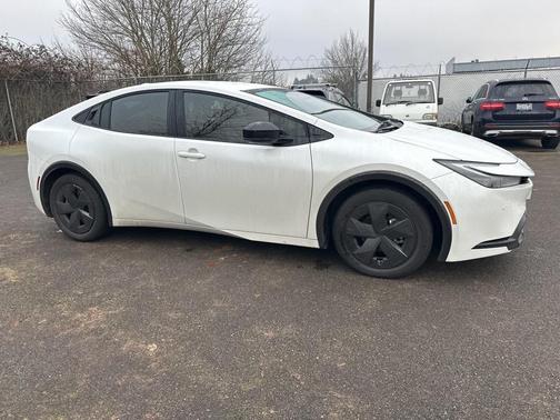 2025 Toyota Prius LE