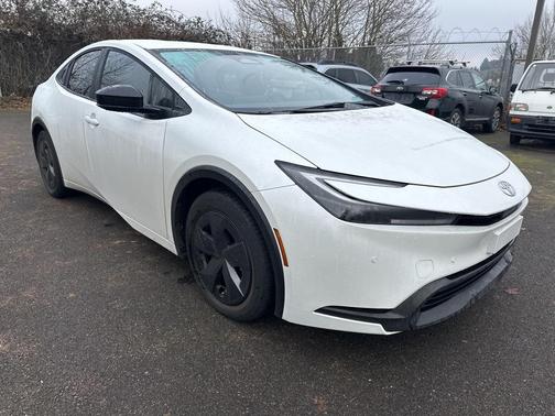 2025 Toyota Prius LE