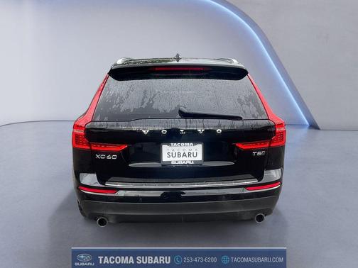 Onyx Black Metallic 2019 Volvo XC60 T5 Momentum