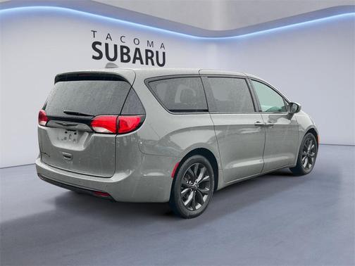 2020 Chrysler Pacifica Touring