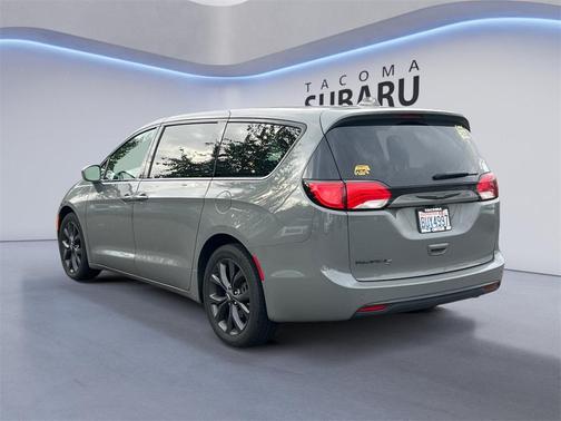 2020 Chrysler Pacifica Touring
