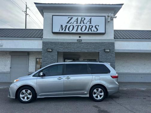 2018 Toyota Sienna LE