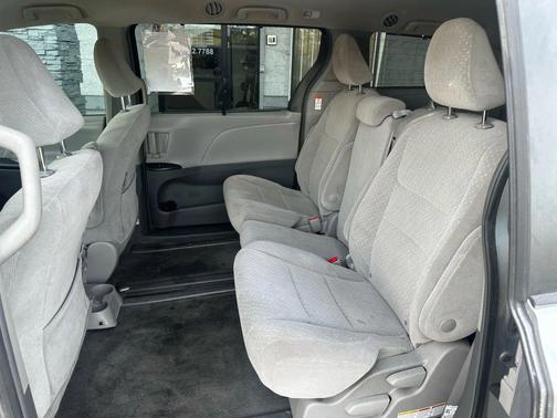 2018 Toyota Sienna LE