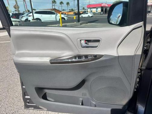 2016 Toyota Sienna XLE