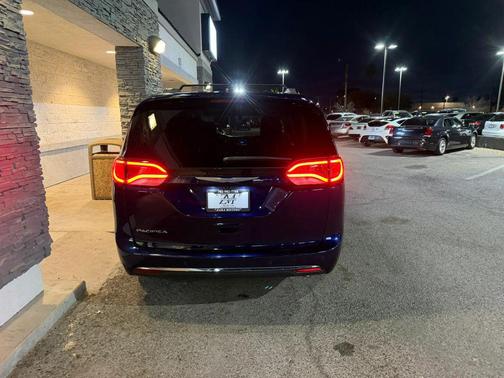 Jazz Blue Pearlcoat 2018 Chrysler Pacifica Touring-L