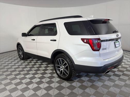 White Platinum Clearcoat Metallic 2017 Ford Explorer sport