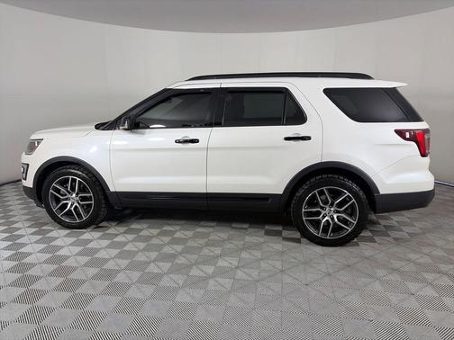 White Platinum Clearcoat Metallic 2017 Ford Explorer sport