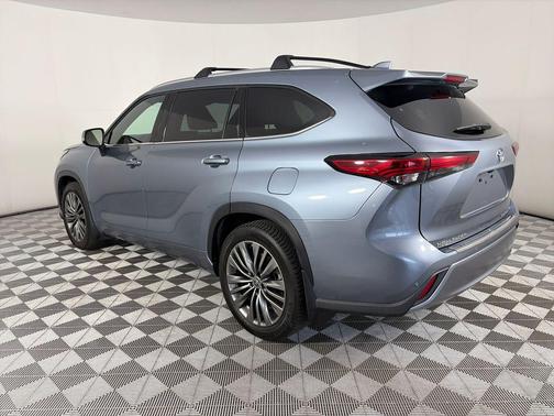 Moon Dust 2021 Toyota Highlander Platinum