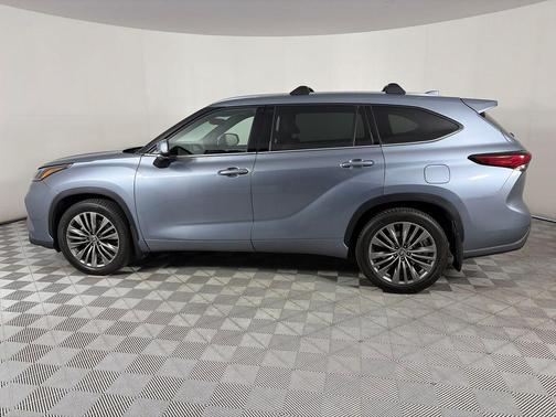 Moon Dust 2021 Toyota Highlander Platinum