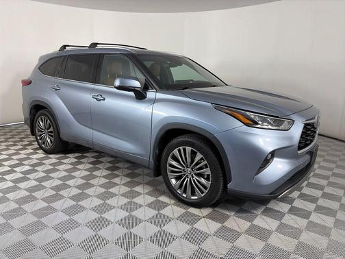 Moon Dust 2021 Toyota Highlander Platinum