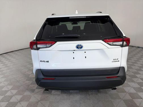Ice 2024 Toyota RAV4 Hybrid XLE