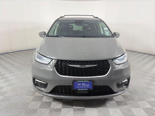 Ceramic Gray Clearcoat 2022 Chrysler Pacifica Touring-L