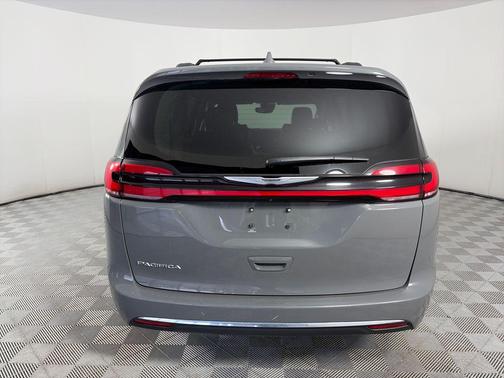 Ceramic Gray Clearcoat 2022 Chrysler Pacifica Touring-L