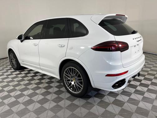 2016 Porsche Cayenne GTS