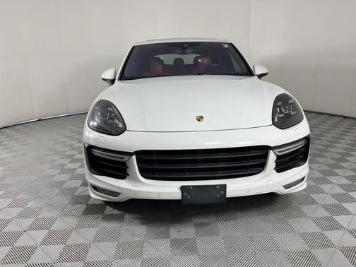 2016 Porsche Cayenne GTS