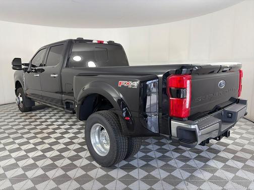 Black Metallic 2023 Ford F-350 Lariat Super Duty