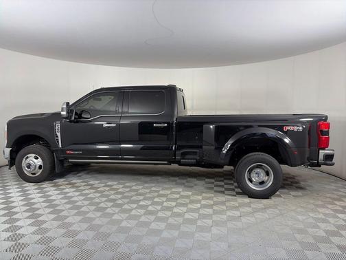Black Metallic 2023 Ford F-350 Lariat Super Duty