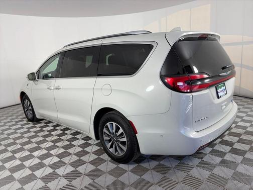 2021 Chrysler Pacifica Hybrid Touring L