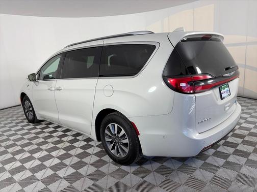 2021 Chrysler Pacifica Hybrid Touring L