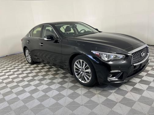 2023 INFINITI Q50 LUXE