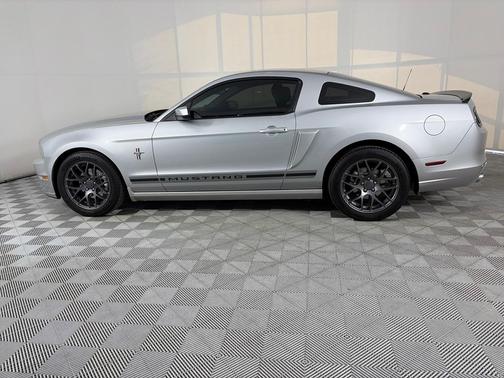 2013 Ford Mustang V6 Premium