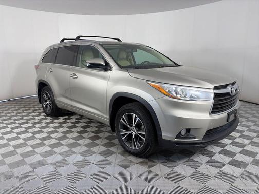 Creme Brulee 2016 Toyota Highlander XLE