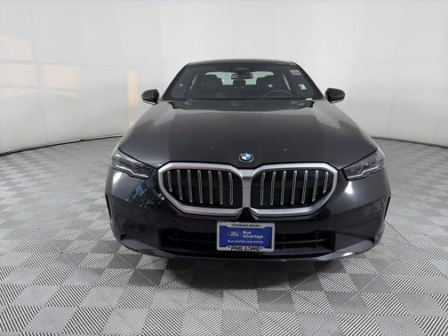2024 BMW 530 i xDrive