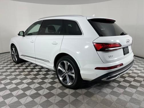 2022 Audi Q7 55 Premium Plus
