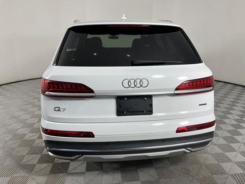 2022 Audi Q7 55 Premium Plus