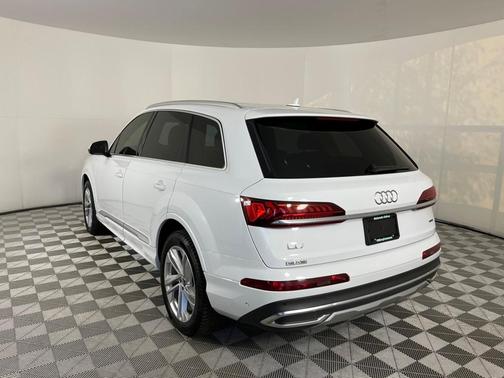 2022 Audi Q7 55 Premium Plus