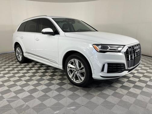 2022 Audi Q7 55 Premium Plus
