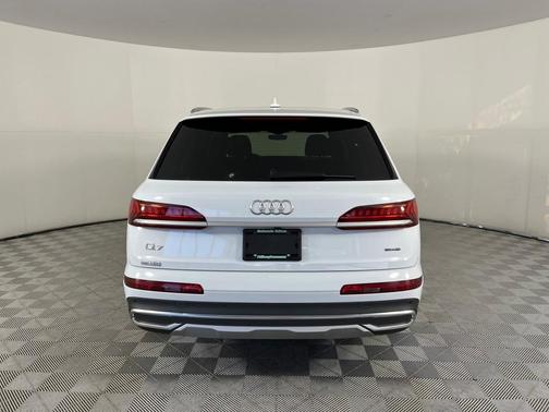 2022 Audi Q7 55 Premium Plus