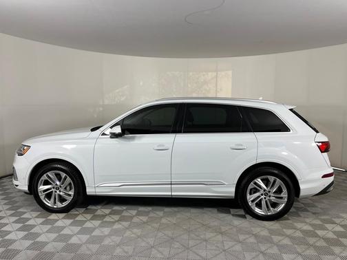 2022 Audi Q7 55 Premium Plus