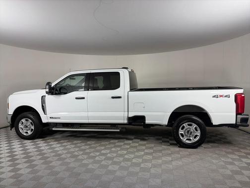 Oxford White 2025 Ford F-250 XLT
